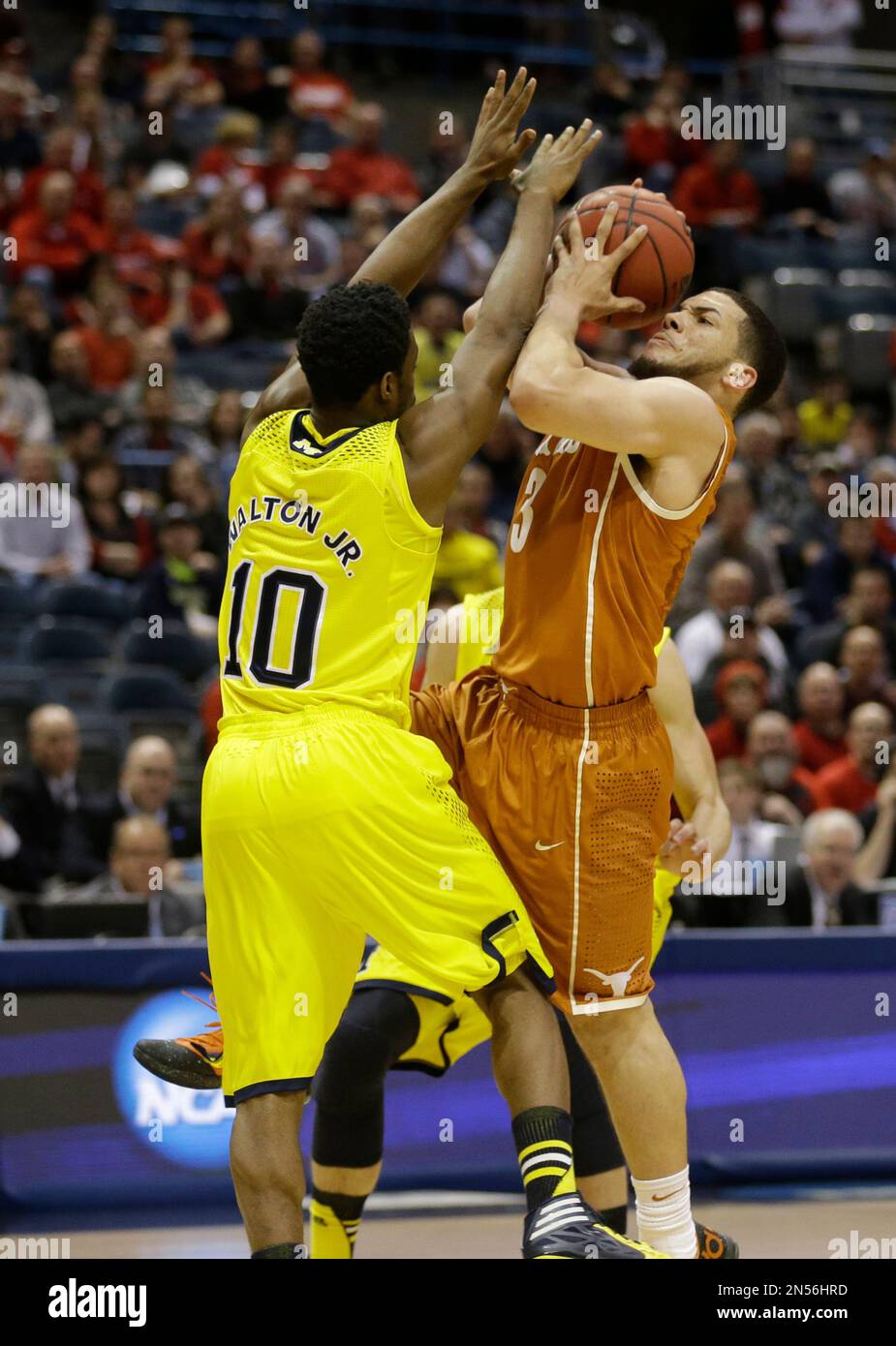 Texas guard Javan Felix (3) drives to the basket against Michigan guard