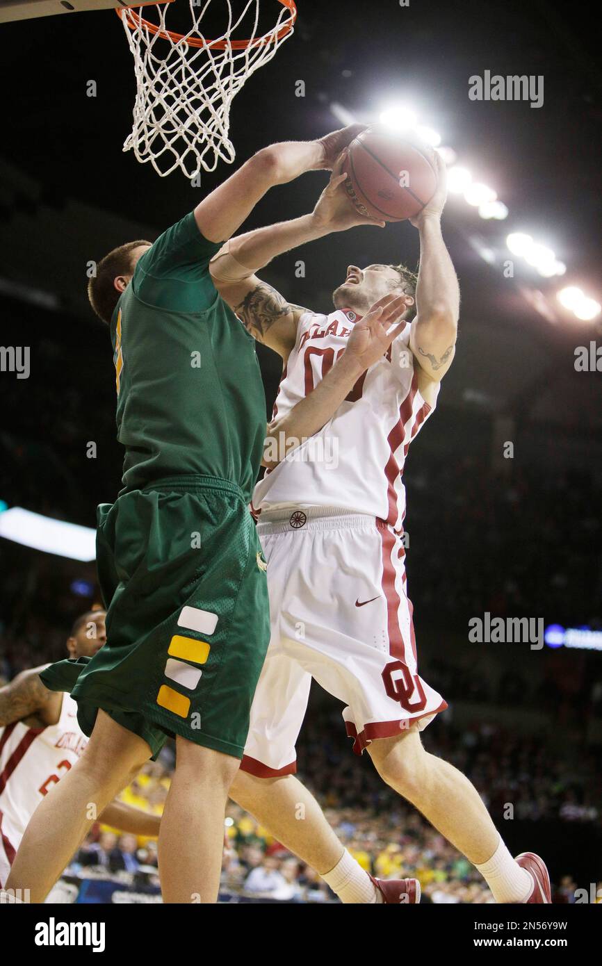 Oklahoma’s Ryan Spangler (00) shoots against North Dakota State’s