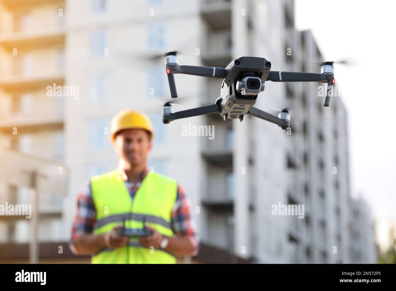 Builder operating drone remote hi-res stock photography and images - Alamy