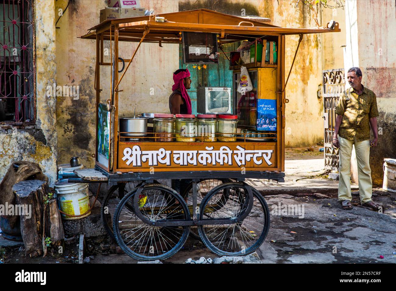 Food truck in the old town, Udaipur, Udaipur, Rajasthan, India Stock Photo