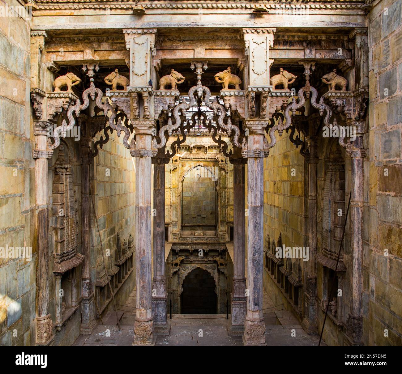 Raniji-ki-Baori stepped fountain, decorated with stone carvings, Bundi ...