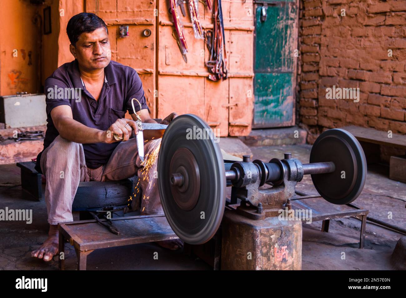 Scissor grinder, Jaipur, Jaipur, Rajasthan, India Stock Photo Alamy