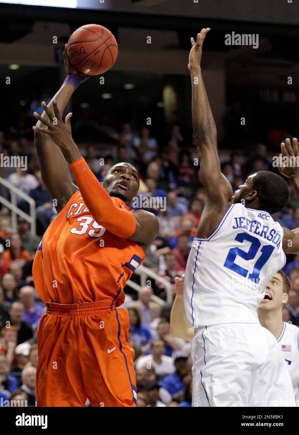 Clemson's Landry Nnoko (35) shoots over Duke's Amile Jefferson (21