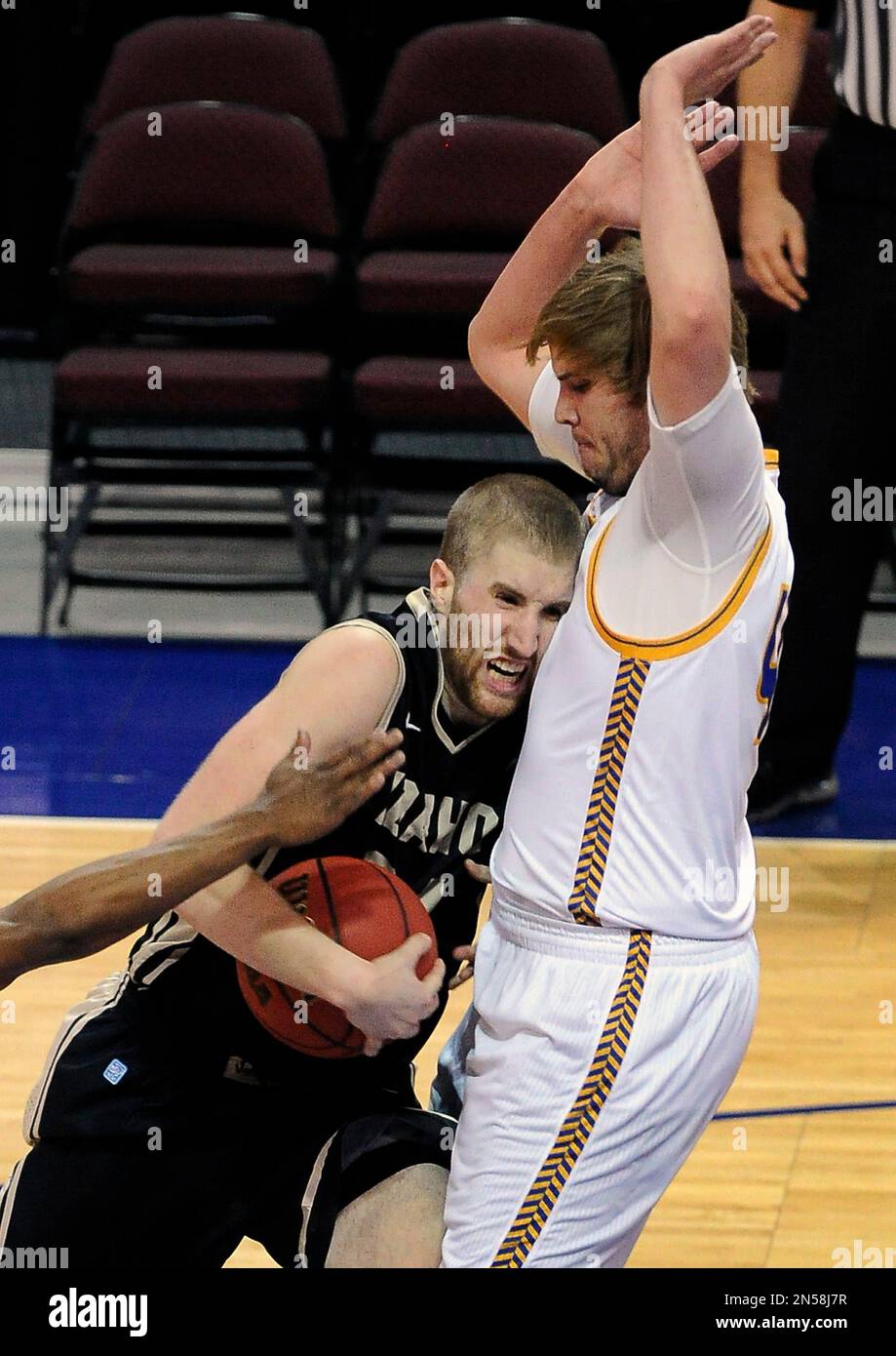 Idaho s Stephen Madison left runs into UMKC s Kirk Korver during