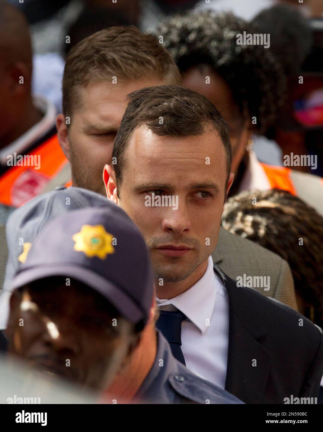 Oscar Pistorius, center, with police leaves the high court in Pretoria(02)