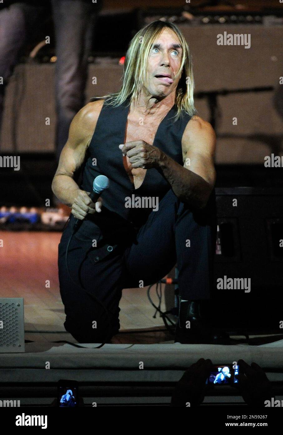 Singer Iggy Pop performs at the 24th Annual Tibet House U.S. benefit ...