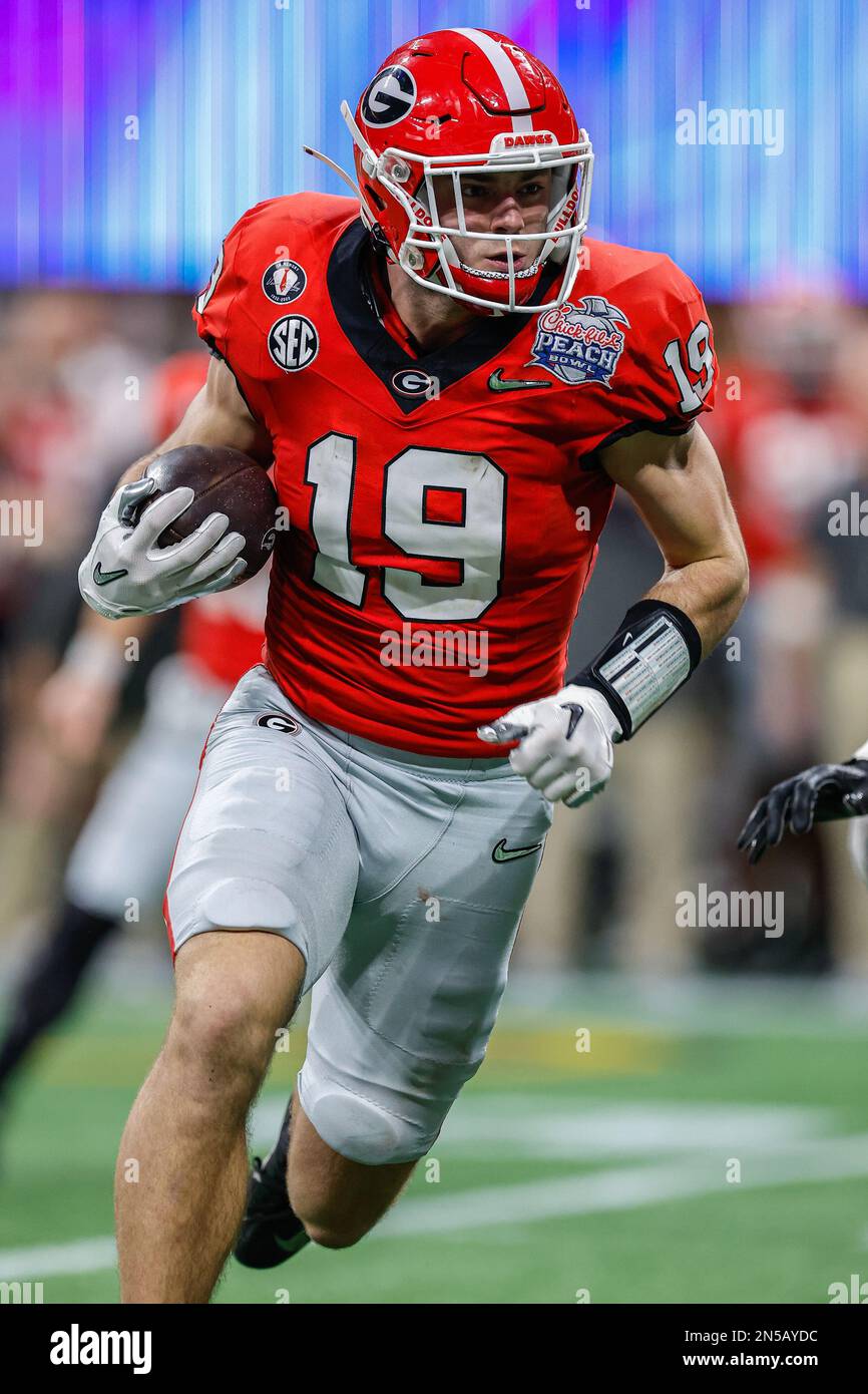 December 31, 2022 Brock Bowers (19) on the end around during