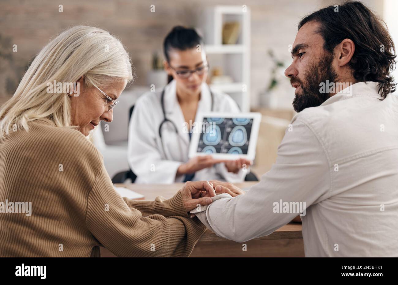 Doctor mother son in hospital hi-res stock photography and images - Alamy