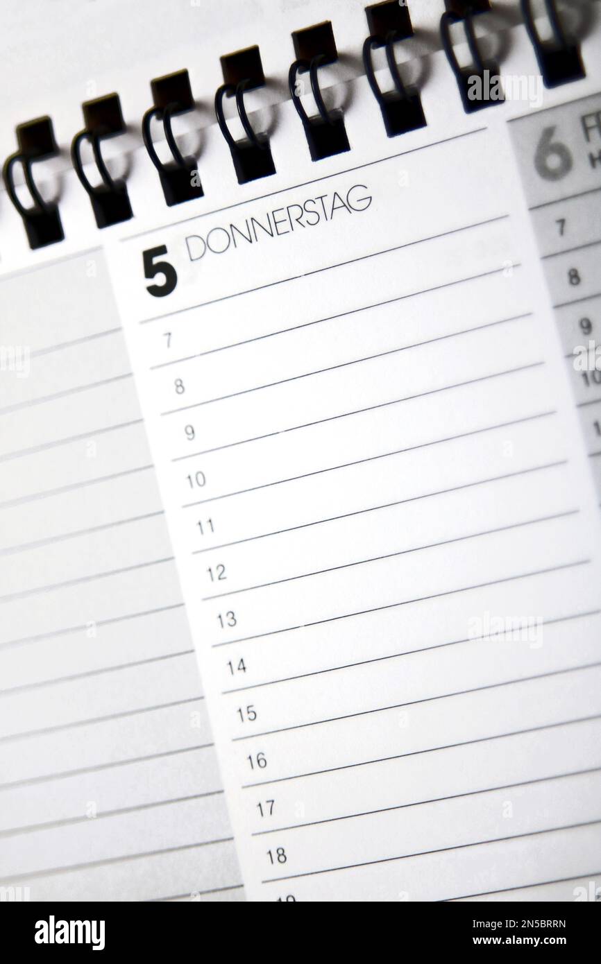 Tear off day calendar hi-res stock photography and images - Page 2 - Alamy