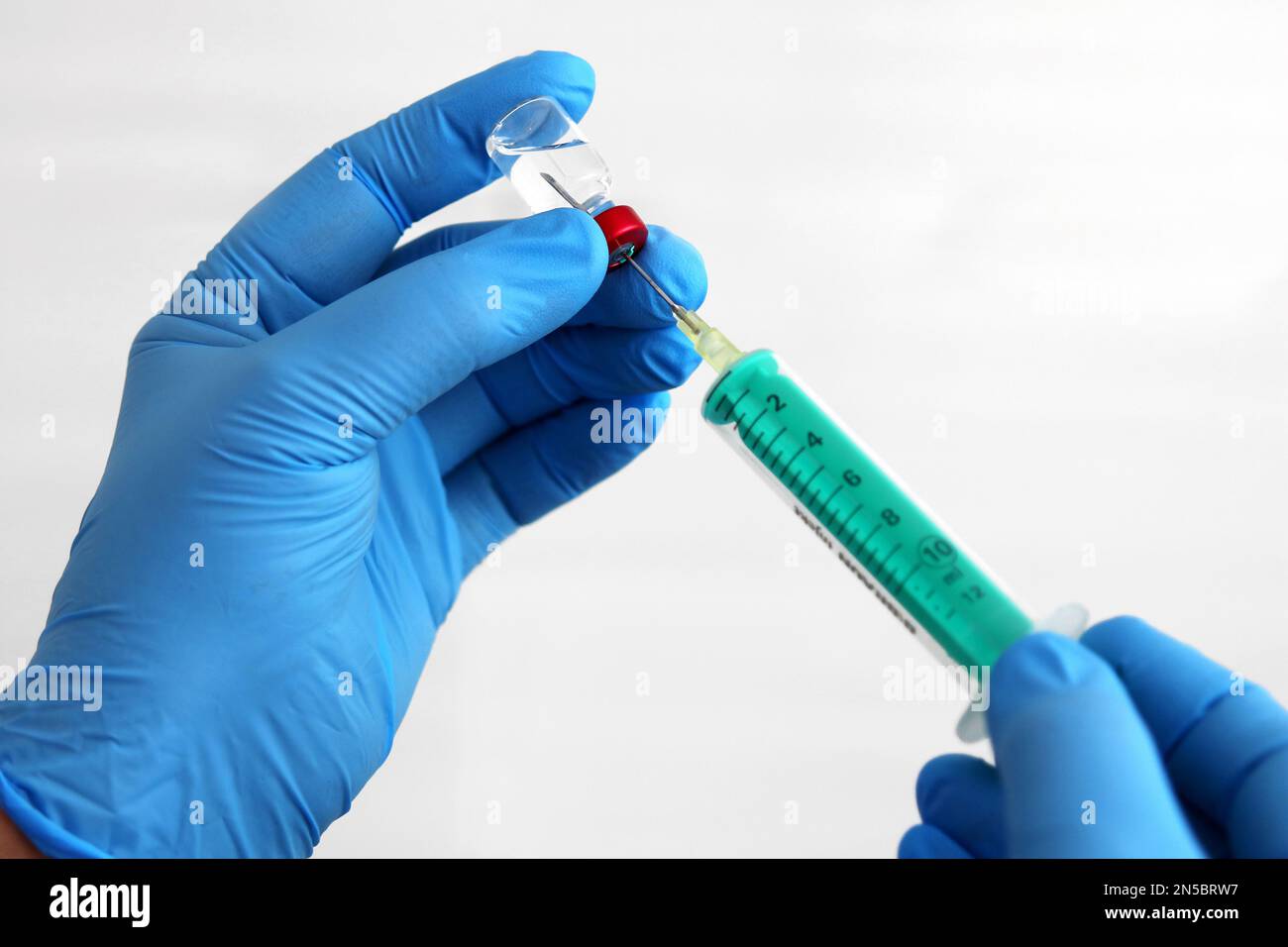 draw up the syringe Stock Photo Alamy