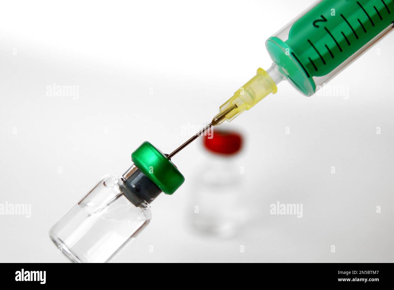 draw up the syringe Stock Photo Alamy