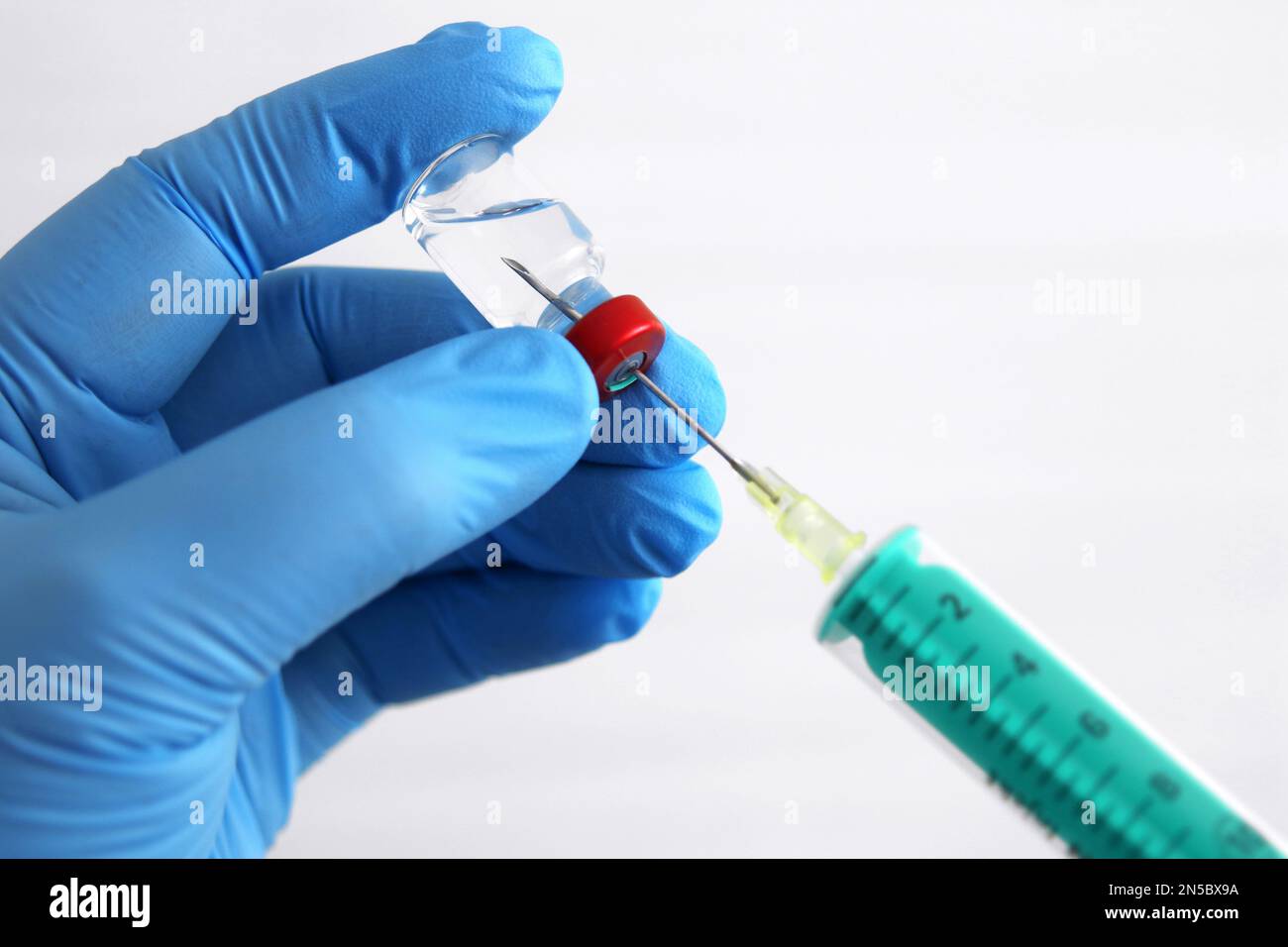 draw up the syringe Stock Photo Alamy