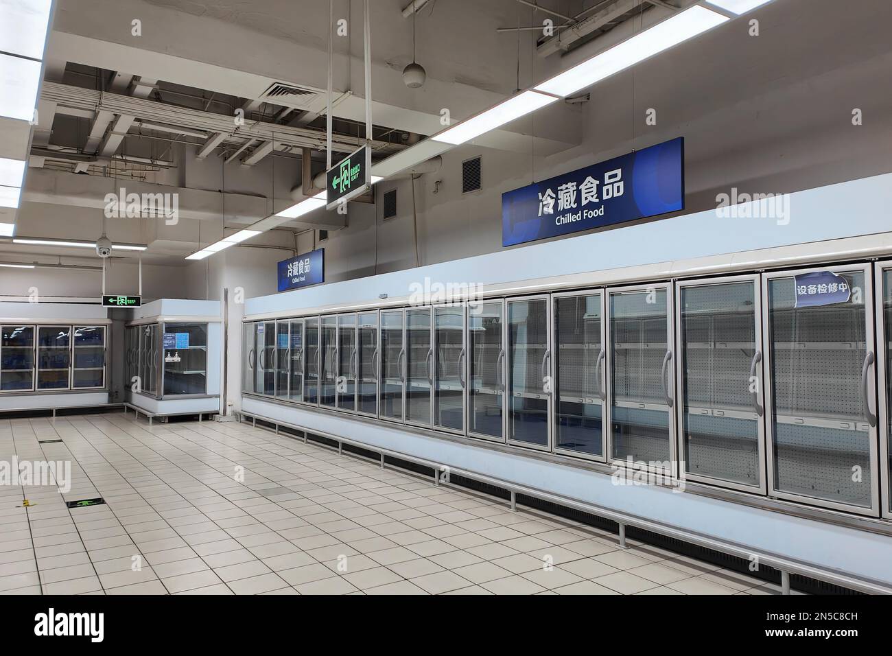SHANGHAI, CHINA - FEBRUARY 9, 2023 - Some deli and refrigerated food shelves are empty at a Carrefour supermarket in Shanghai, China, February 9, 2023 Stock Photo