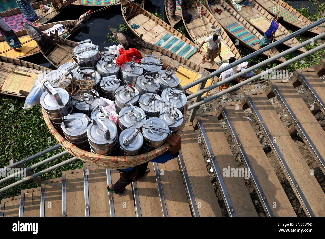 Dhaka, Dhaka, Bangladesh. 9th Feb, 2023. Dabbawalas (Meal delivery