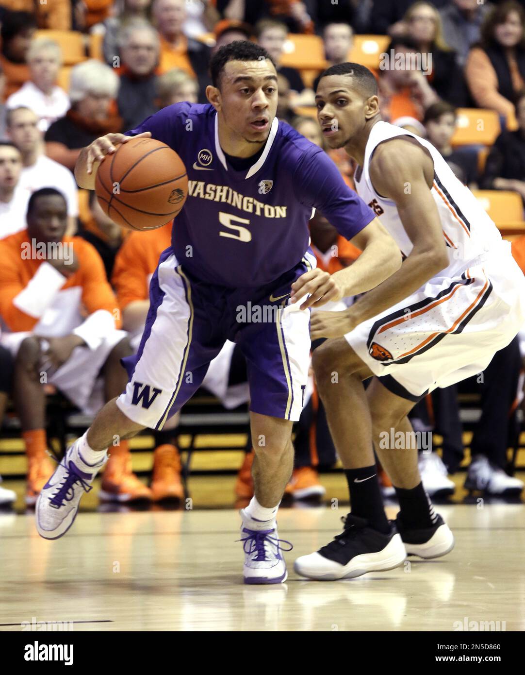 Washington guard Nigel WilliamsGoss, left, drives to the hoop past