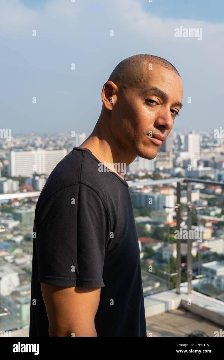 Man with t shirt hi-res stock photography and images - Alamy