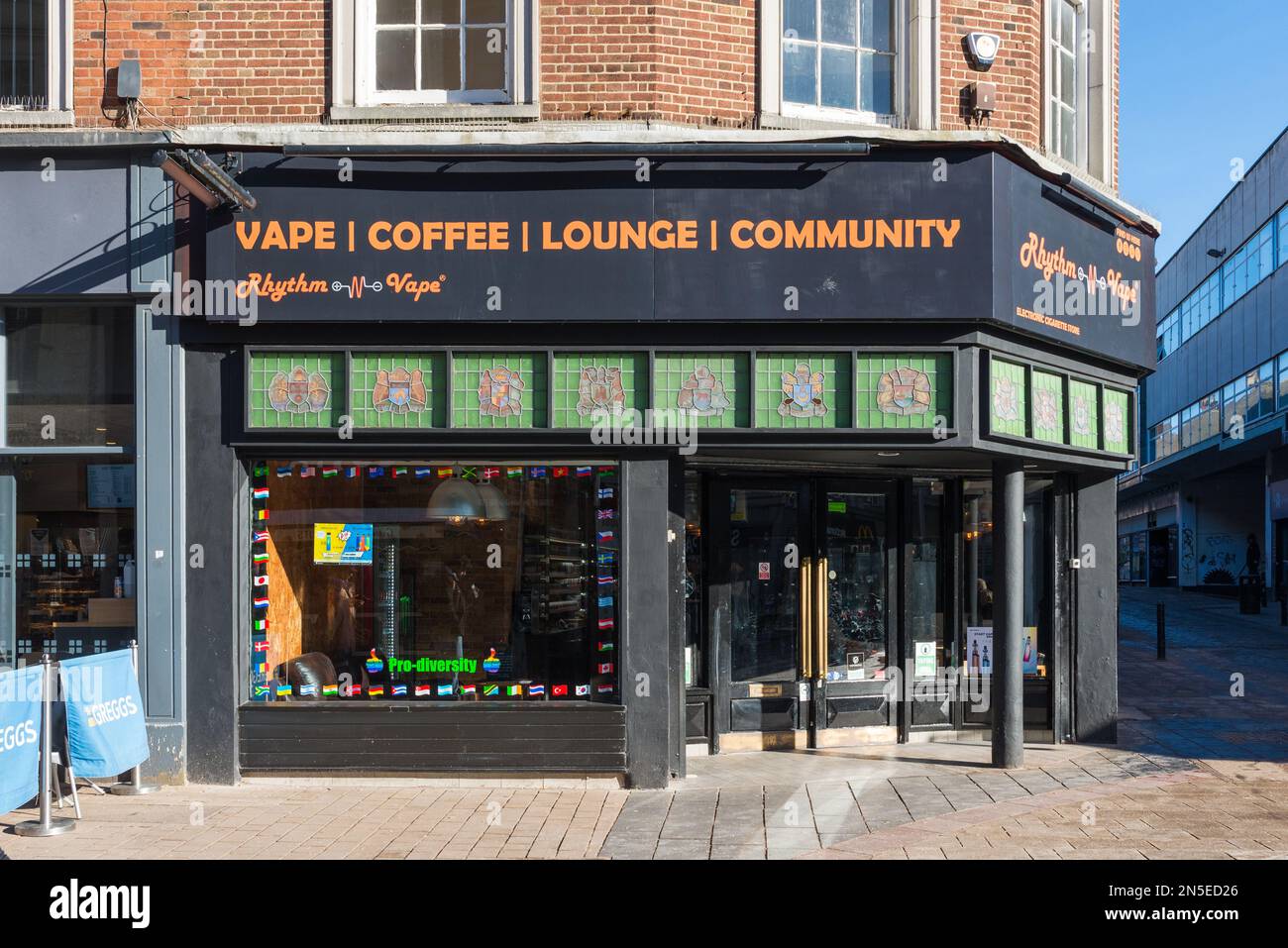 Rhythm and Vape coffee and vape shop in Dudley Street, the main shopping hit street in Wolverhampton Stock Photo