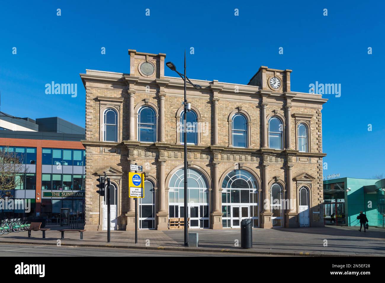 Queen's Building is a listed building built in 1849 as the carriage entrance to Wolverhampton railway station Stock Photo