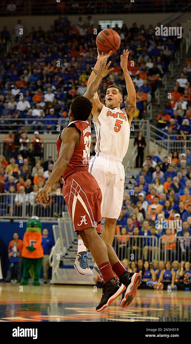 Florida guard Scottie Wilbekin (5) goes for 3-points over Alabama guard ...
