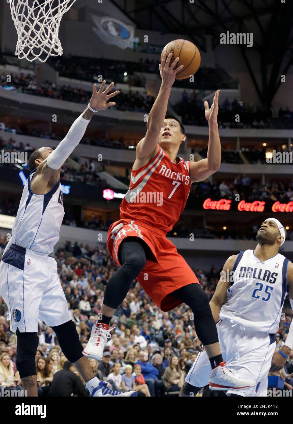 Houston Rockets point guard Jeremy Lin (7) shoots against Dallas