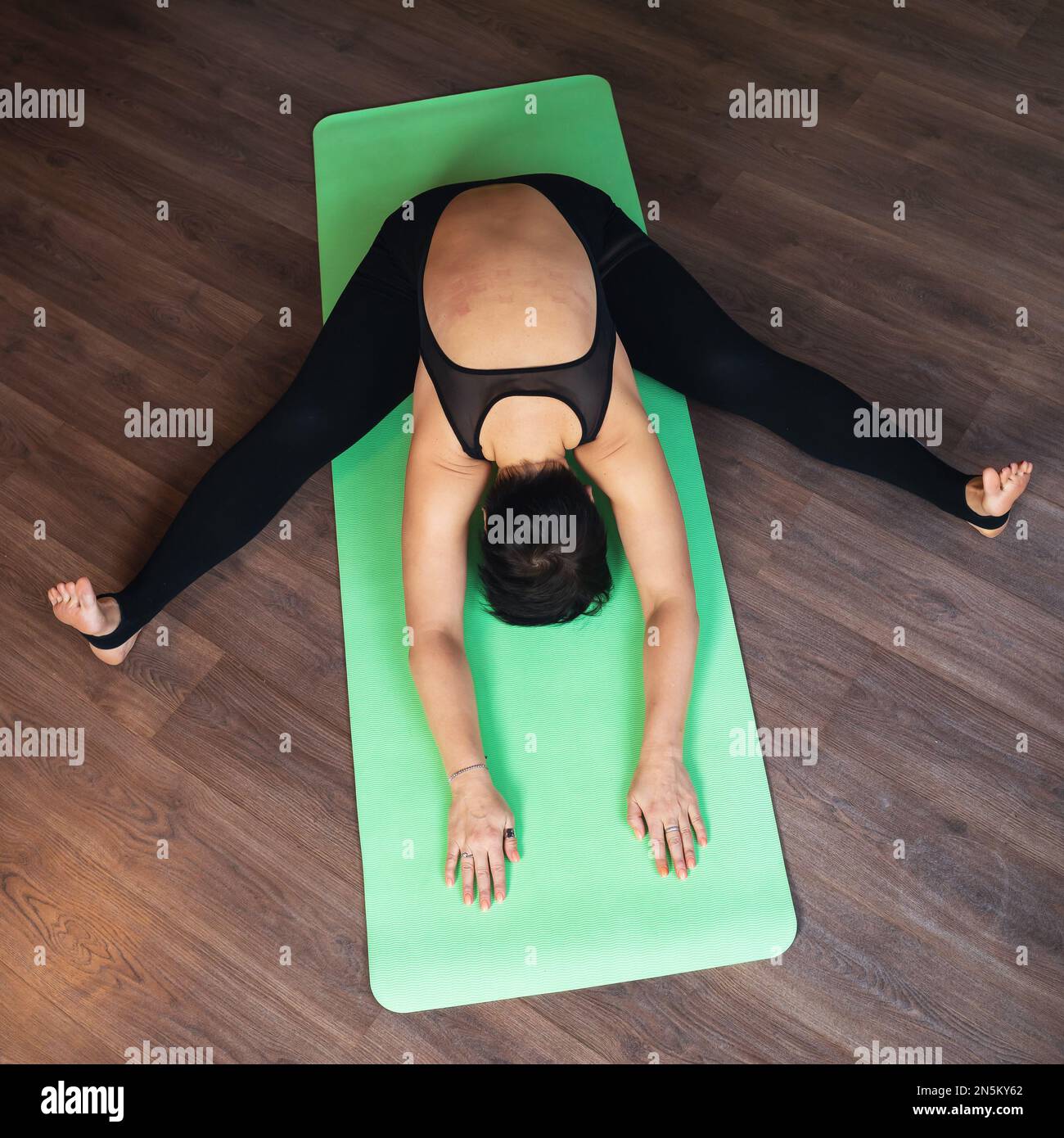 Alo yoga hi-res stock photography and images - Alamy