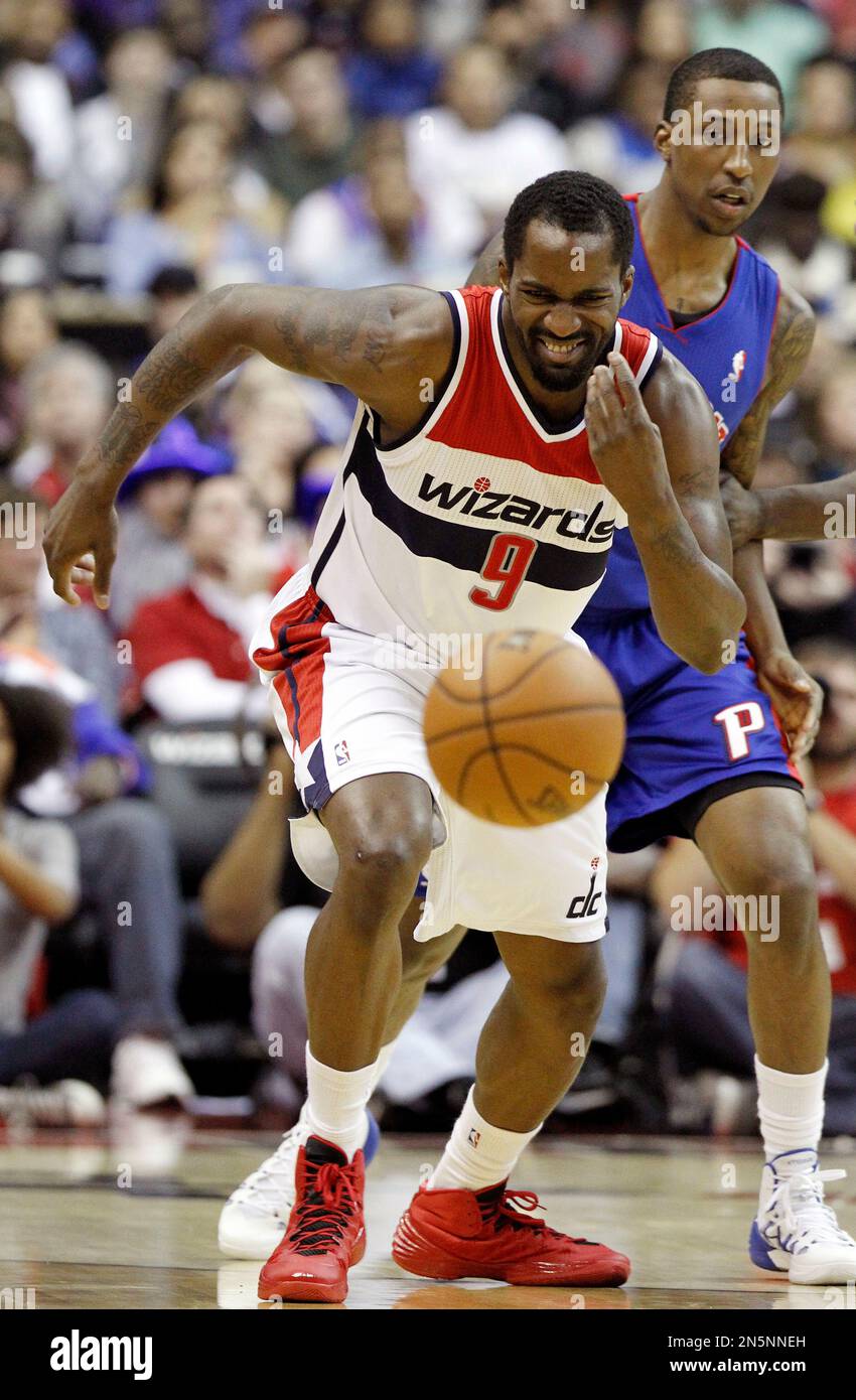 Washington Wizards forward Martell Webster (9) goes for the loose ball ...