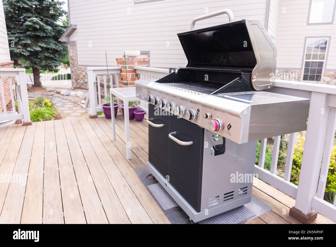Outdoor gas grill Stock Photo - Alamy