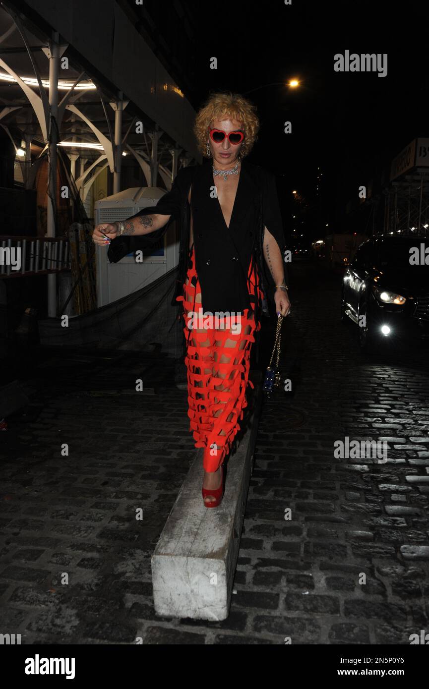 Fashion week nyc 2023 hi-res stock photography and images - Alamy