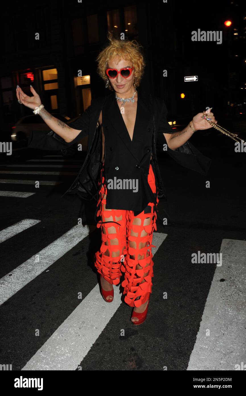 Fashion week nyc 2023 hi-res stock photography and images - Alamy