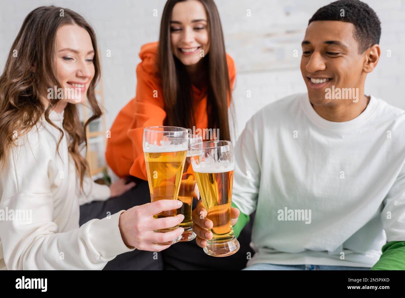 Positive black women hi-res stock photography and images - Alamy