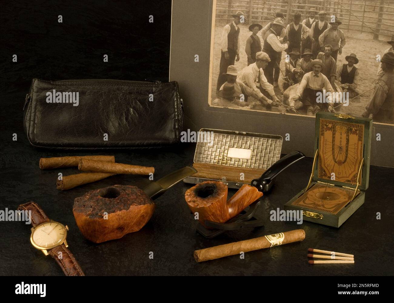 Smoking objects, a clock, a compass and an antique print - Oggetti da fumo, un orologio, una bussola ed una stampa antica. Stock Photo