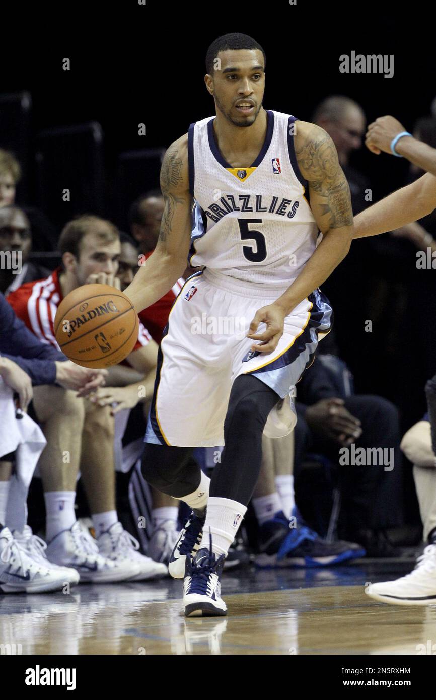 Memphis Grizzlies guard Courtney Lee dribbles the ball in the second half of an NBA basketball game against the San Antonio Spurs in Memphis, Tenn., Tuesday, Jan. 7, 2014. The Spurs defeated the Grizzlies 110-108 in overtime. (AP Photo/Danny Johnston) Stock Photo