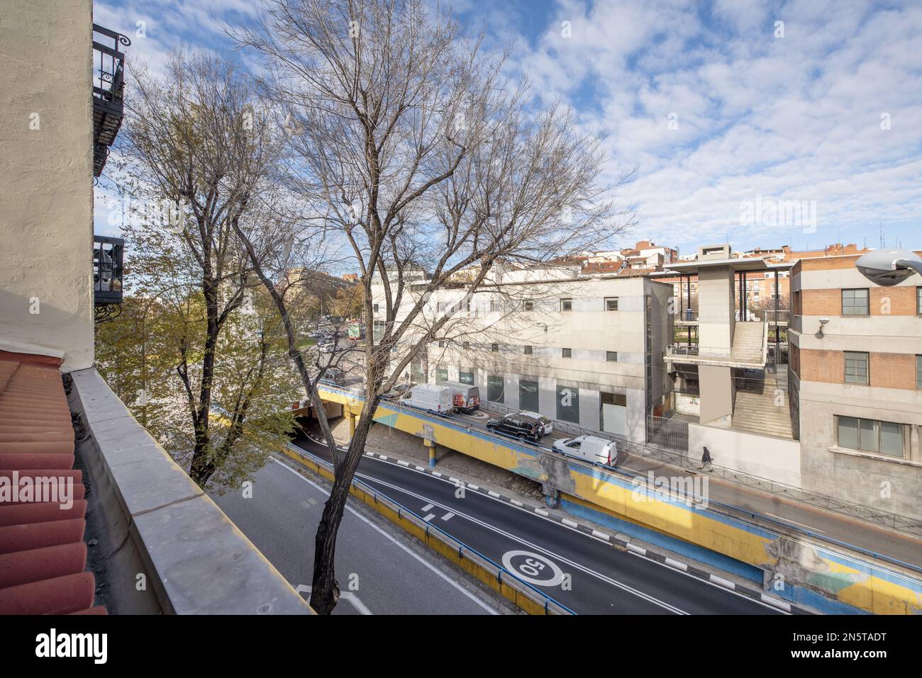 Views of a ramp down to a tunnel in the middle of the city Stock Photo ...