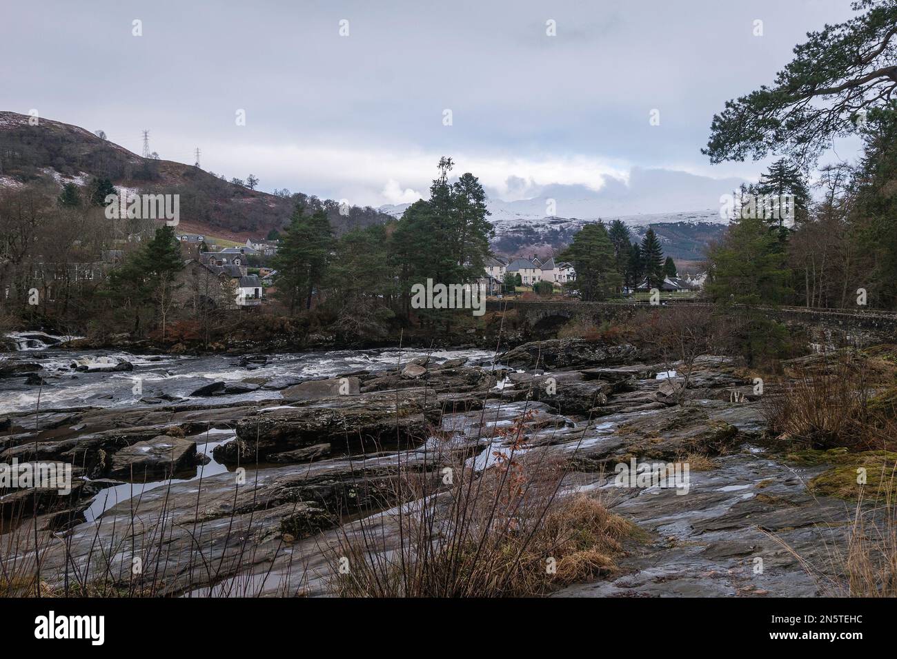 Falls of Dochart, and Bridge of Dochart, seen from the Rob Roy Way at Killin, Perthshire, Loch Lomond and the Trossachs National Park, Scotland. Stock Photo