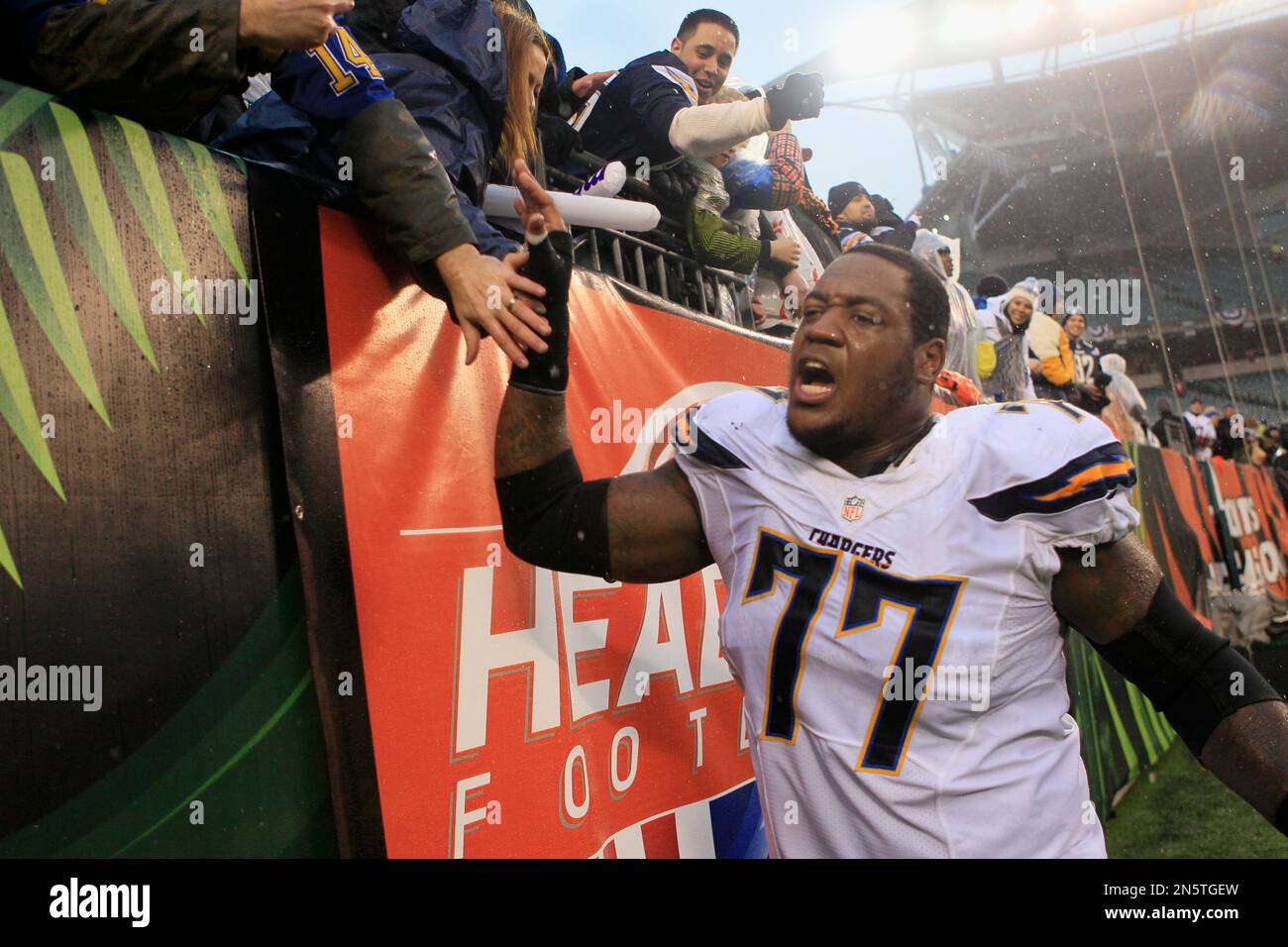 San Diego Chargers tackle King Dunlap (77) blocks Buffalo Bills