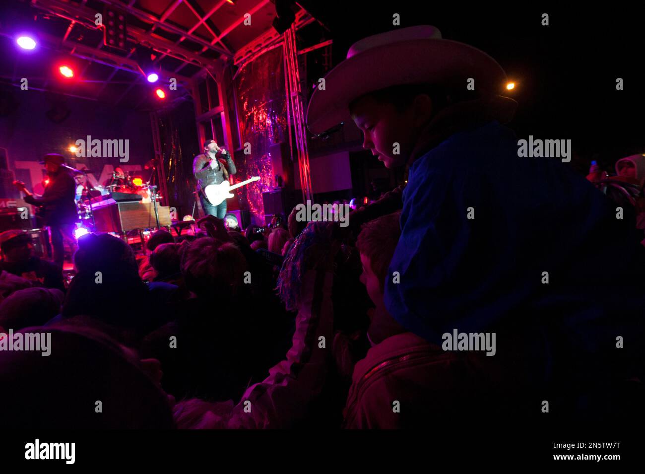 Lee Brice and Pepsi bring the Spirit of the Pepsi Super Bowl Halftime