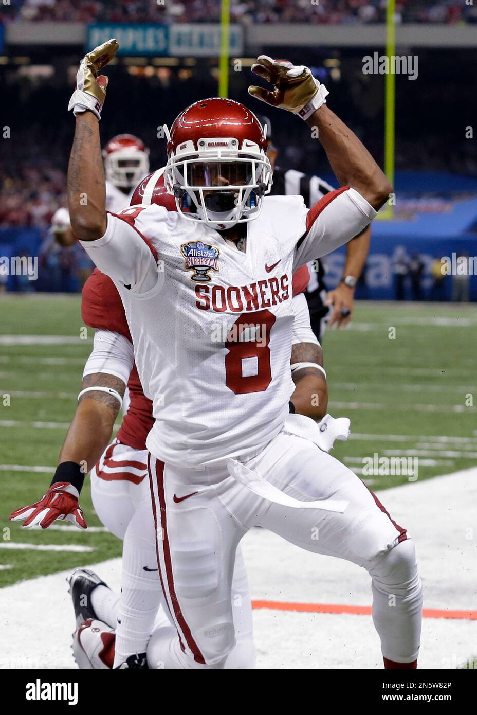 Oklahoma wide receiver Jalen Saunders (8) celebrates his touchdown