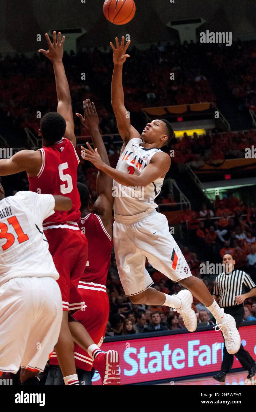 Illinois Fighting Illini guard Joseph Bertrand (2) makes a basket during the first half of an