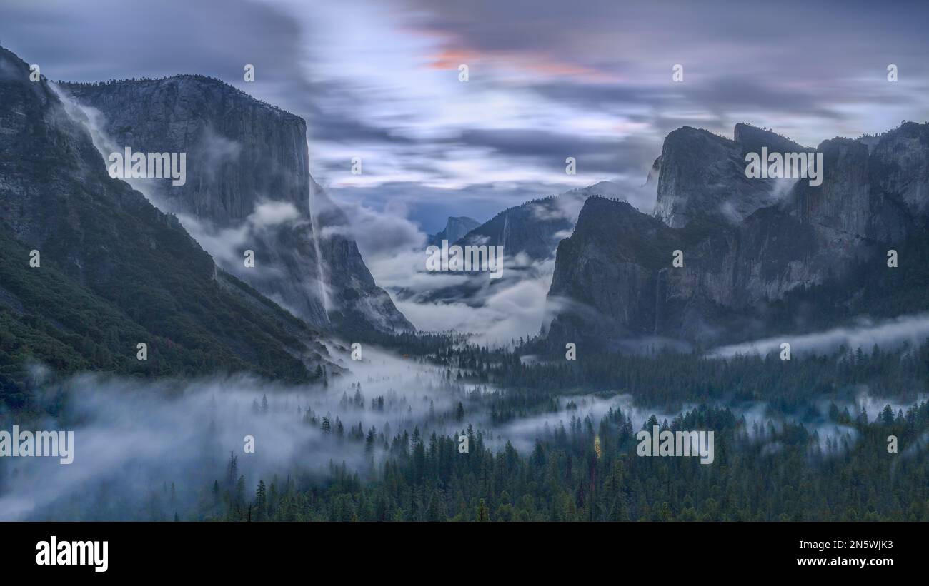 An aerial view of the beautiful Tunnel View at sunset, Yosemite Stock ...