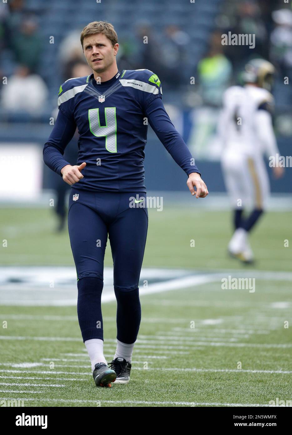 Seattle Seahawks kicker Steven Hauschka warms up before playing the St.  Louis Rams in an NFL football game, Sunday, Dec. 29, 2013, in Seattle. (AP  Photo/Elaine Thompson Stock Photo - Alamy