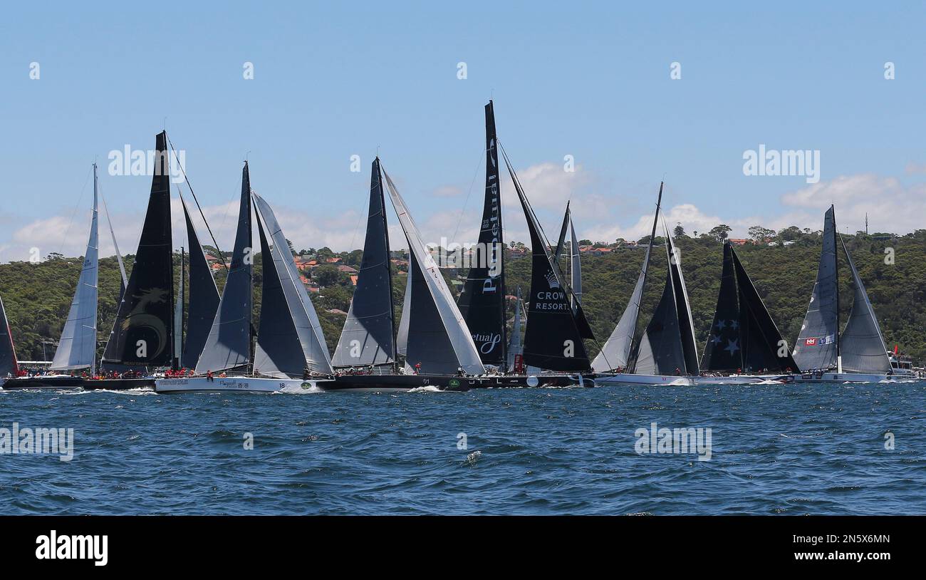 Yachts are on the starting line for the Sydney to Hobart yacht race in ...