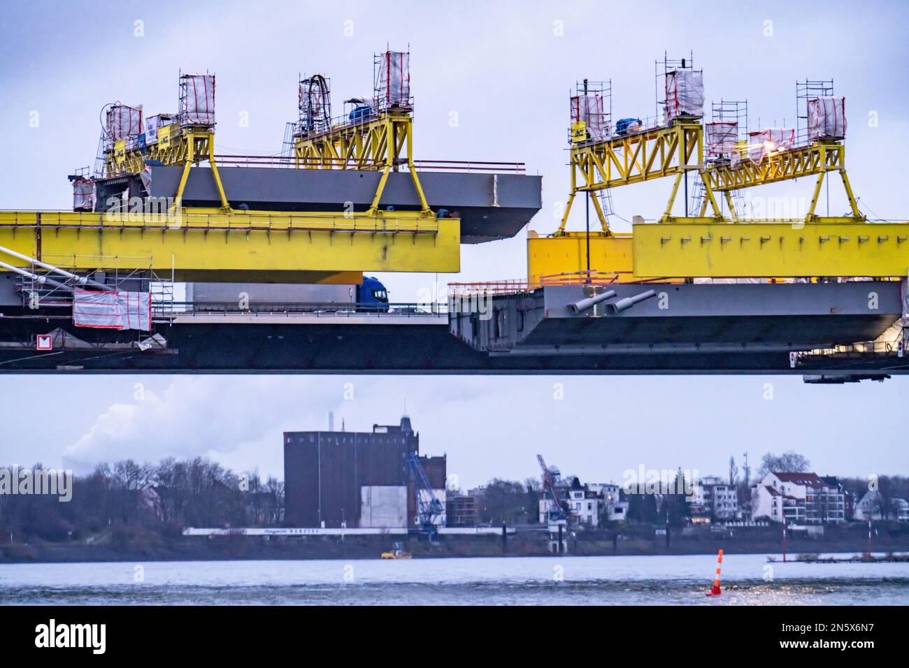 New construction of the Neuenkamp motorway bridge, the A40, over the Rhine, shortly before the insertion of the last bridge element, into the first of Stock Photo