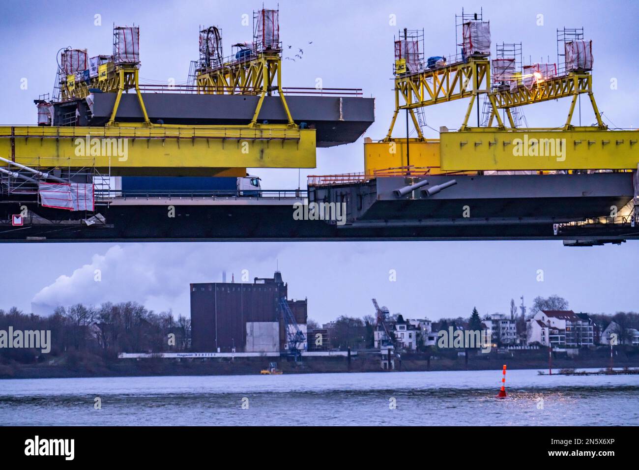 New construction of the Neuenkamp motorway bridge, the A40, over the Rhine, shortly before the insertion of the last bridge element, into the first of Stock Photo