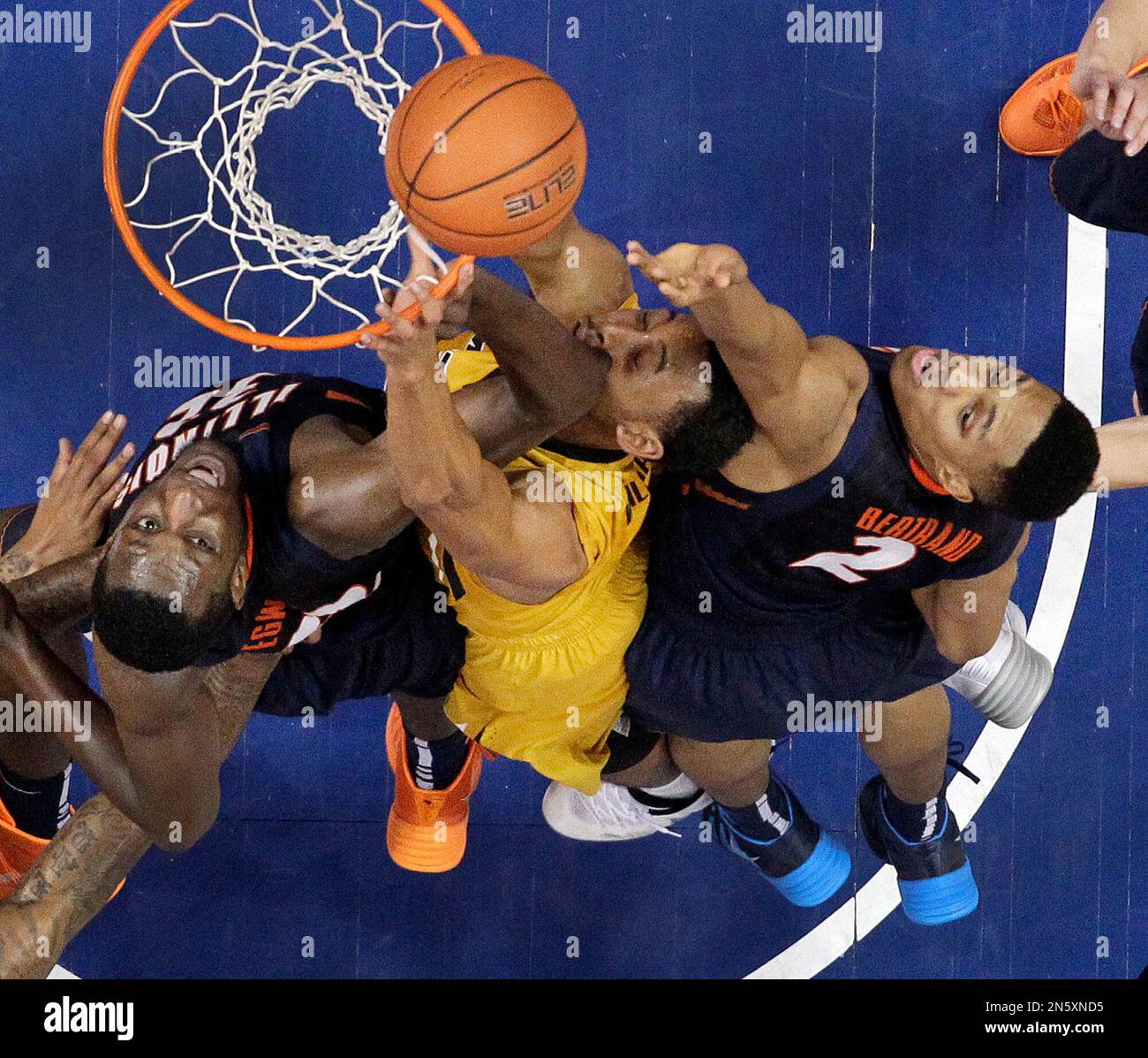 Missouri's Johnathan Williams III, center, goes up for a rebound with Illinois' Nnanna Egwu