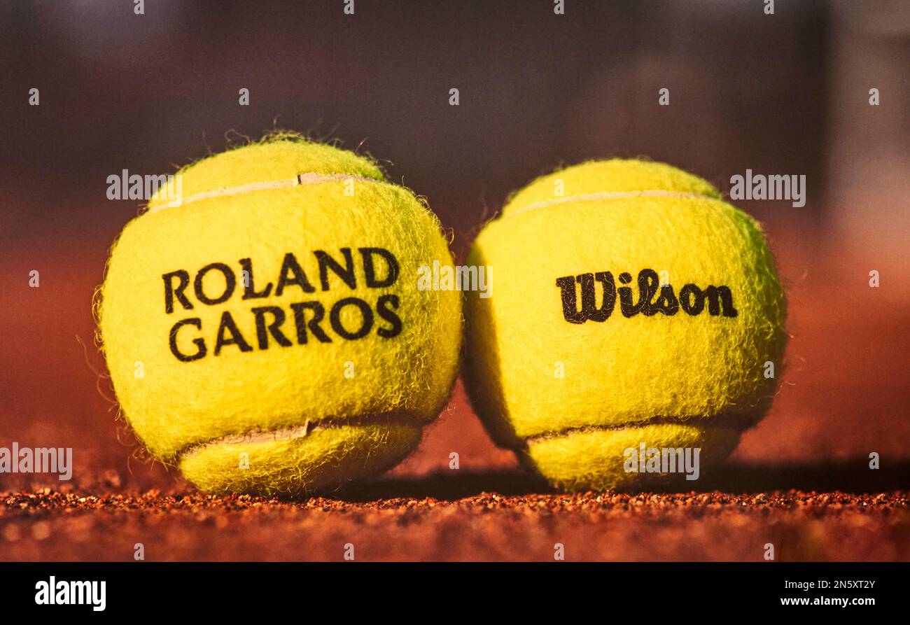 On the centre court at roland garros hi-res stock photography and images