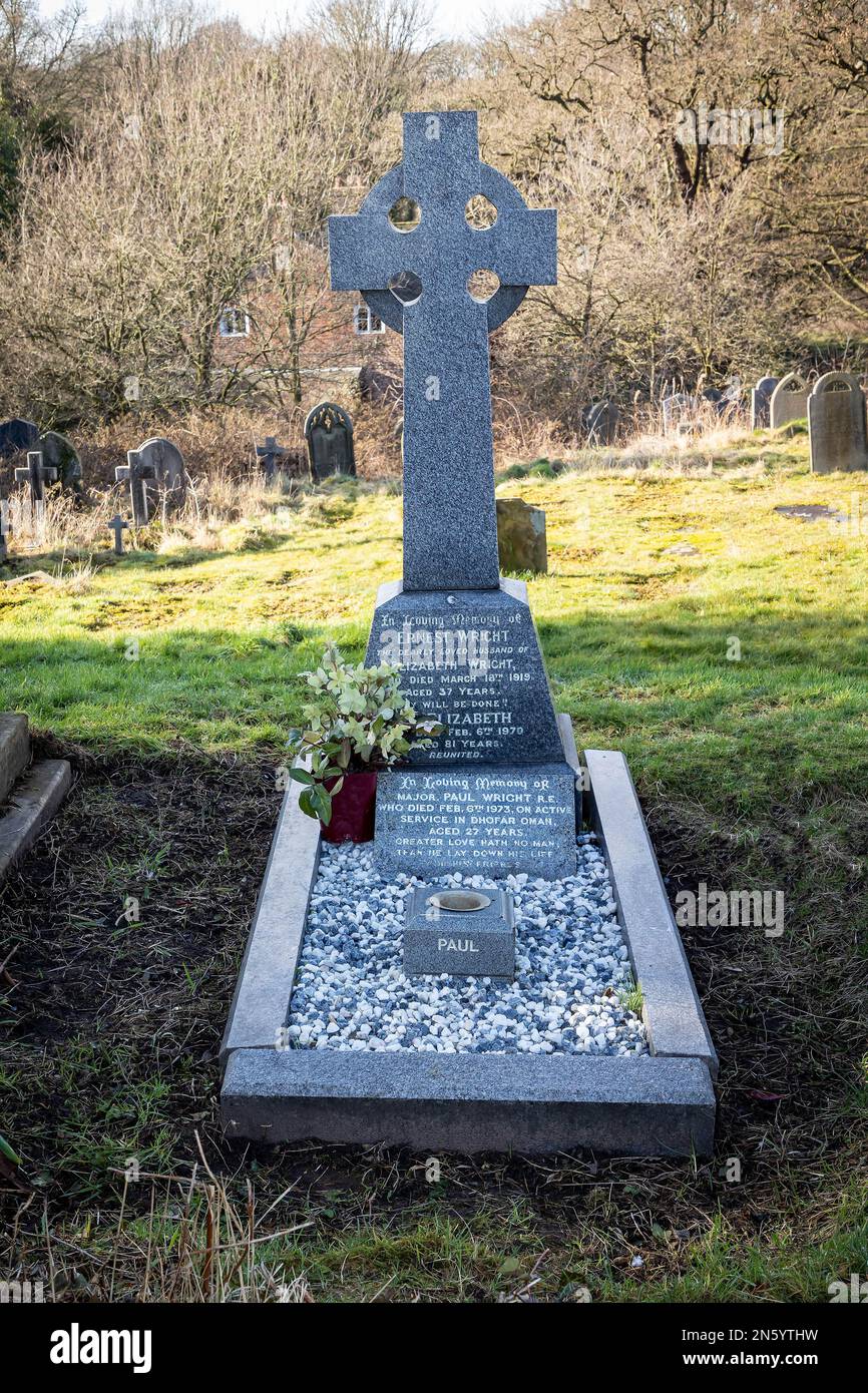 Grave of SAS soldier Major Paul Wright RE who was killed in action during the Dhofar War on February 6 1973 at Rostherne church cemetery, Cheshire Stock Photo