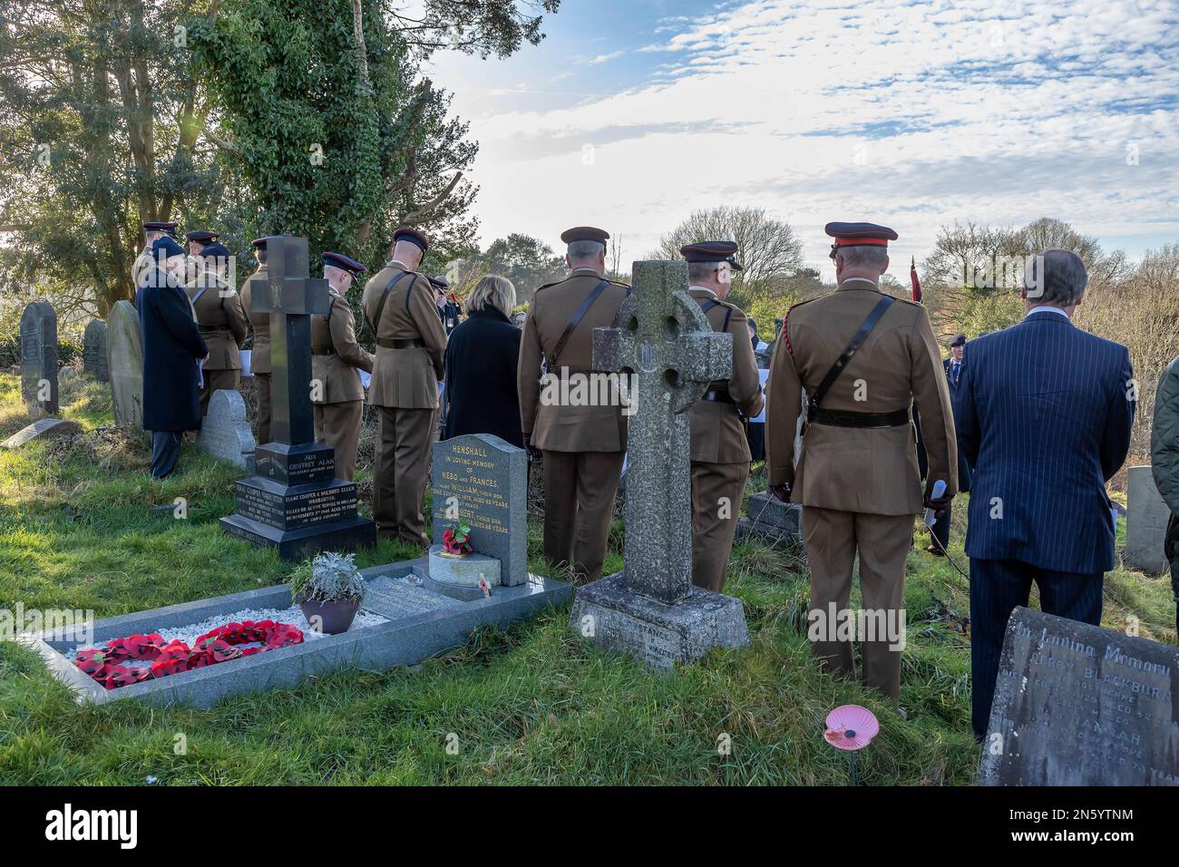 A memorial service at Rostherne church cemetery for SAS soldier Major Paul Wright RE who was killed in action during the Dhofar War on February 6 1973 Stock Photo