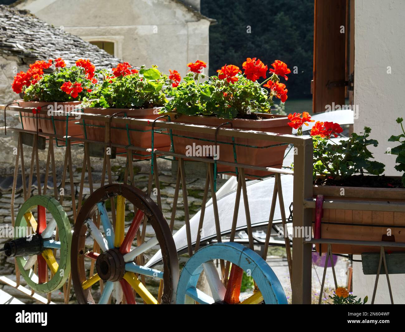 Balcony geraniums italy hi-res stock photography and images - Alamy