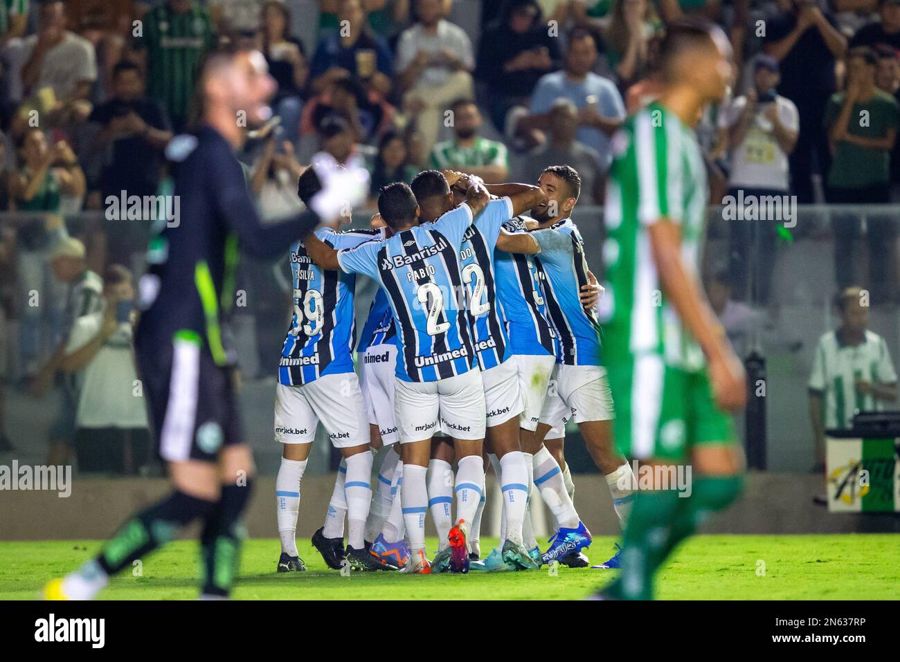Caxias do Sul, Brazil, 09th Feb, 2023. Players of Gremio, celebrates after Bruno Alves scores his goal during the match between Juventude and Gremio, for the Championship Gaucho 2023, at Alfredo Jaconi Stadium, in Caxias do Sul on February 9. Photo: Richard Ducker/DiaEsportivo/Alamy Live News Stock Photo