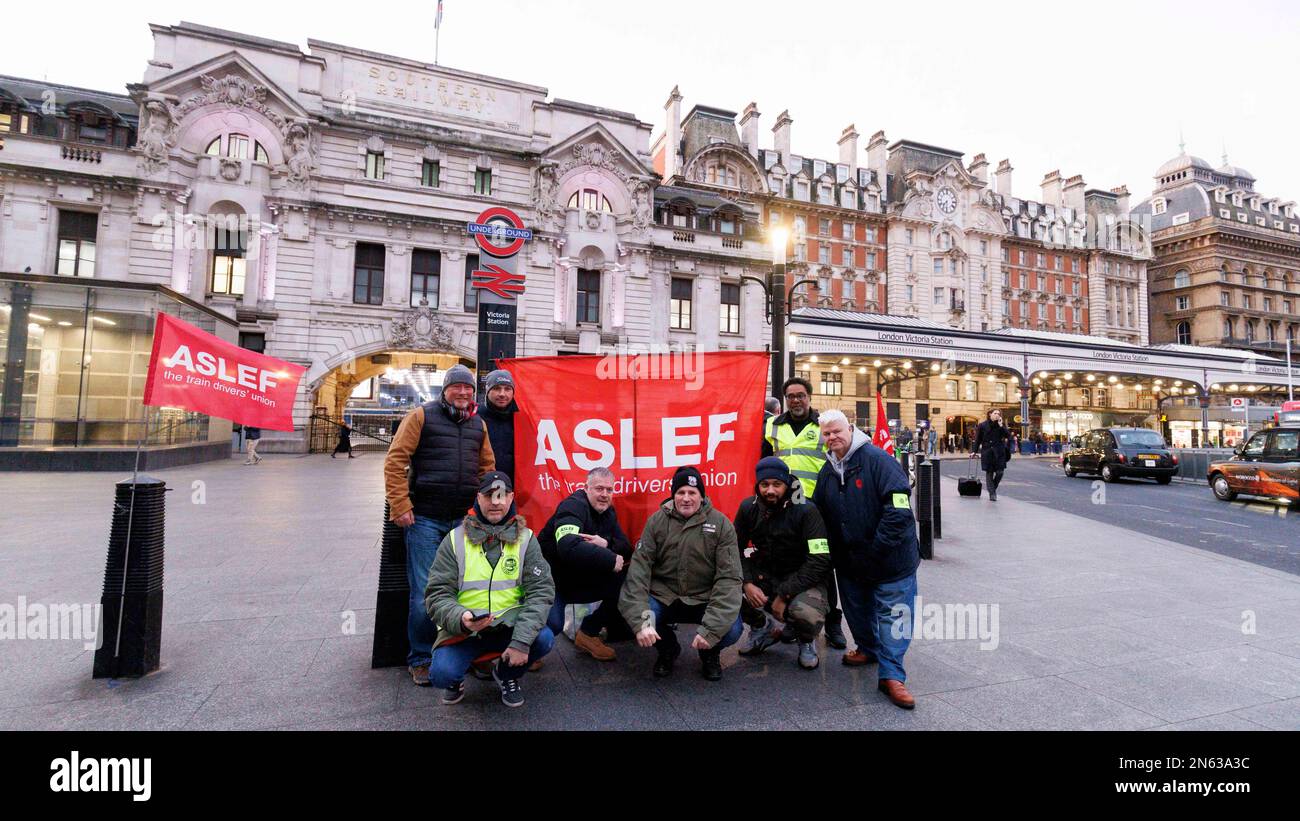 Train picket line hires stock photography and images Alamy